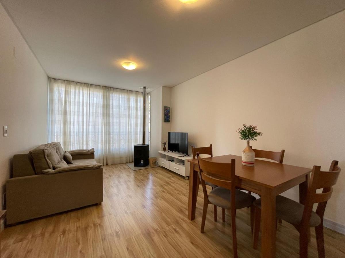 Apartamento com lareira no Centro de Gramado Exterior foto