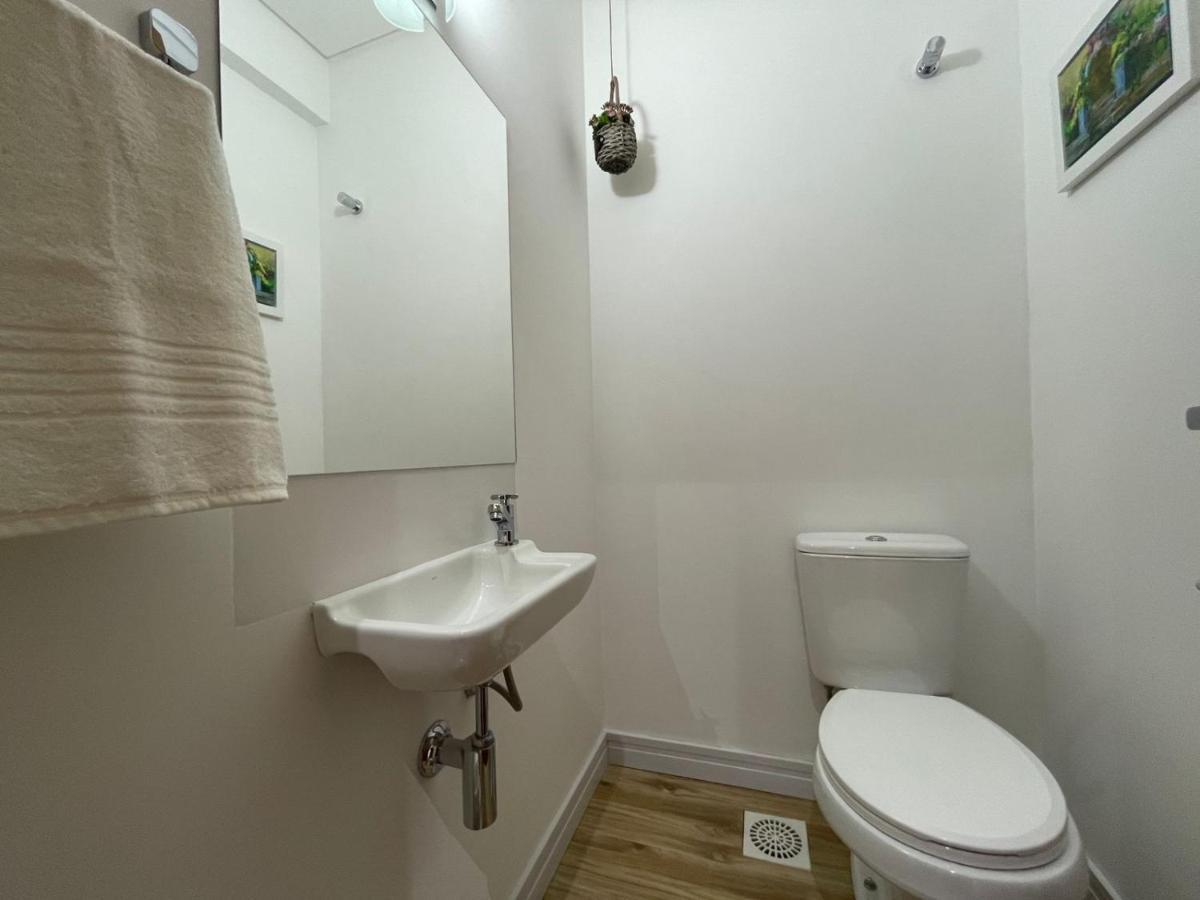 Apartamento com lareira no Centro de Gramado Exterior foto